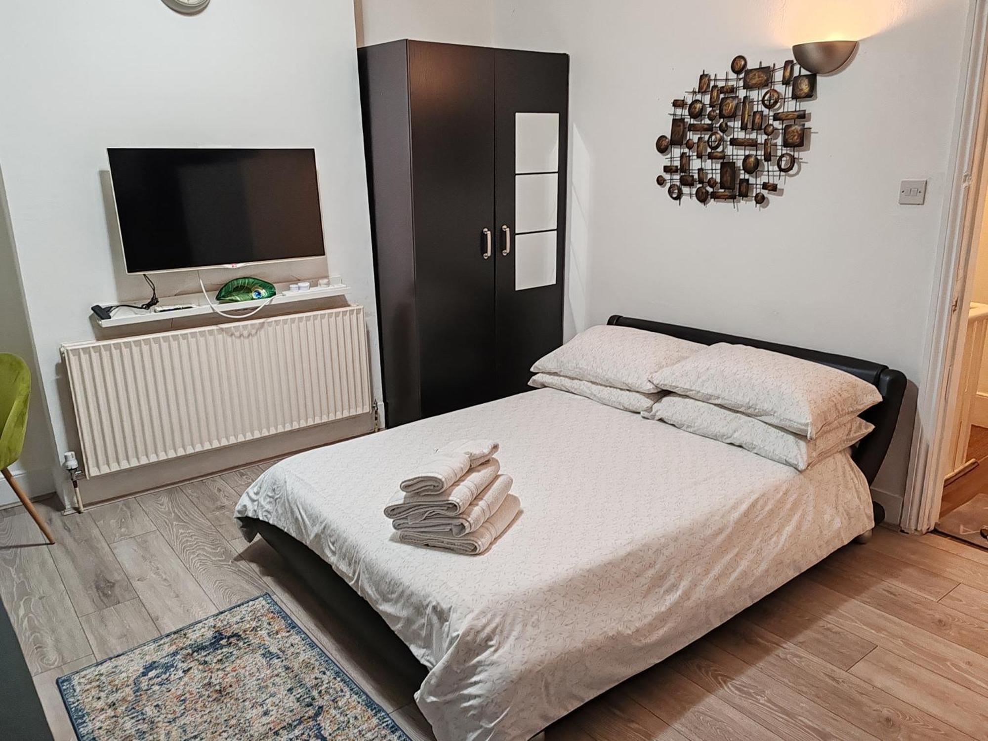 Kilburn High Road Studio Apartments London Exterior photo
