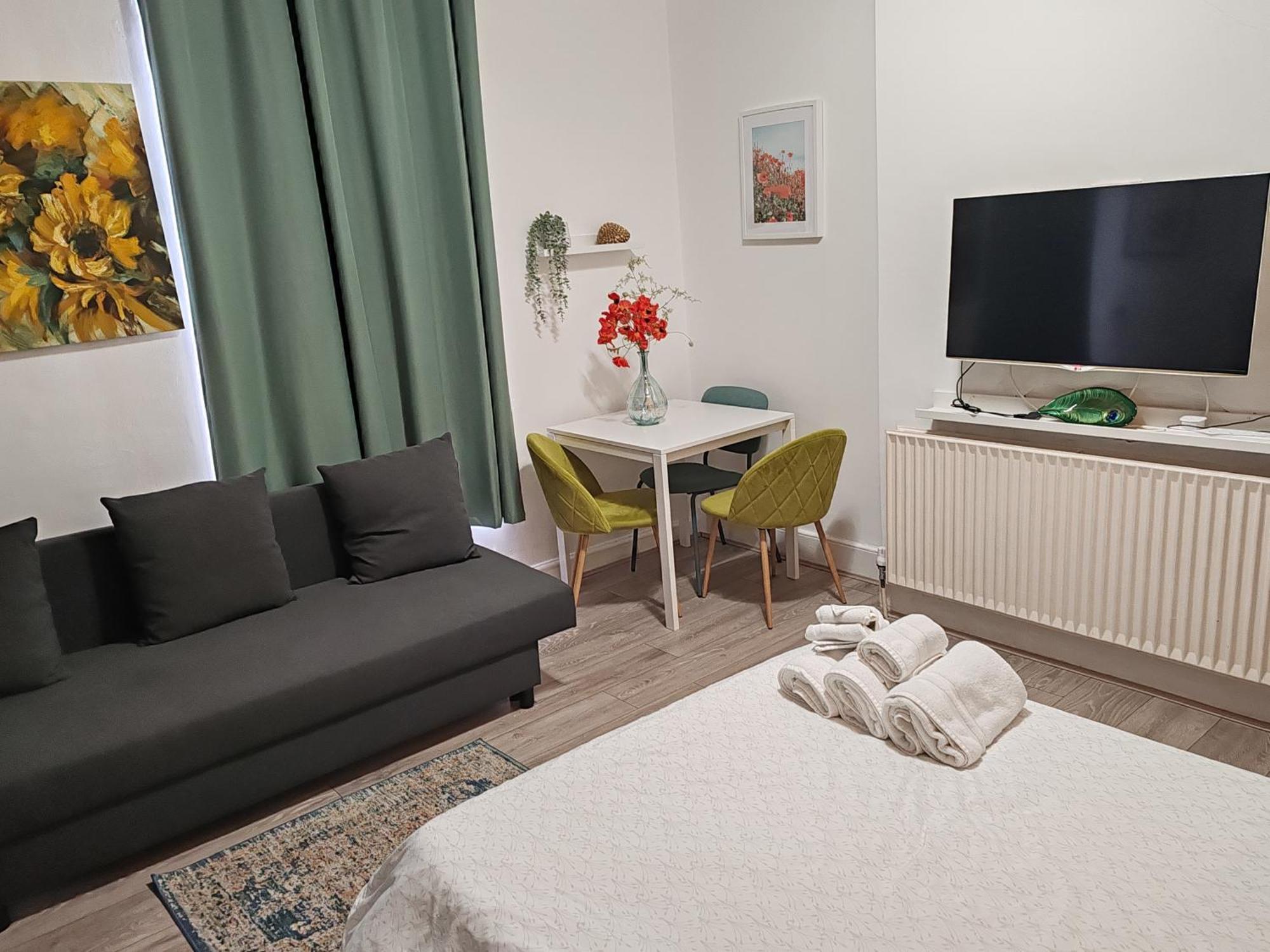 Kilburn High Road Studio Apartments London Exterior photo