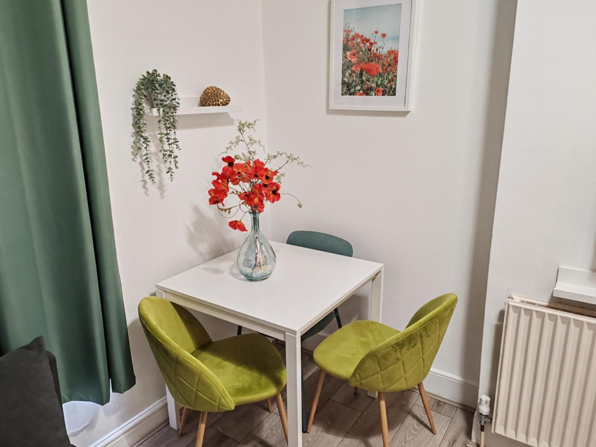 Kilburn High Road Studio Apartments London Exterior photo